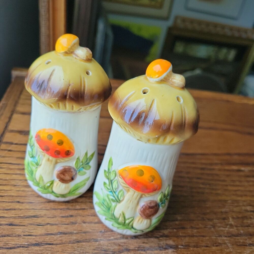 Sears Roebuck Merry Mushroom Salt Pepper Shakers Vintage Set of 2 Cottage READ